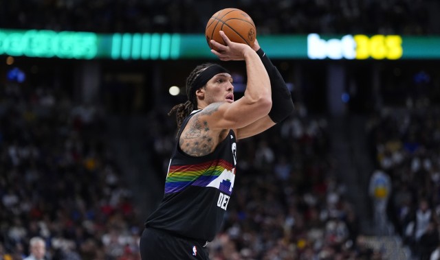 世界杯手机观看-腿筋受伤！阿隆·戈登下半场没首发 本场比赛回归存疑