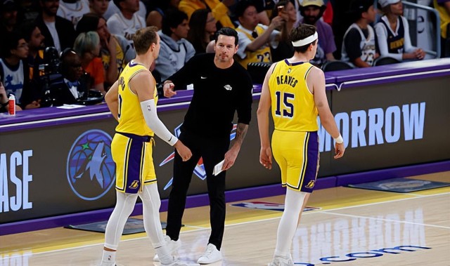 世界杯官方平台-防守弱点被放大了！湖人后场新援最近两场比赛的效果很不理想？