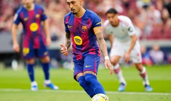 世界杯最新版-拉菲尼亚单场西甲比赛前21分钟打进两粒点球，为21世纪第一人