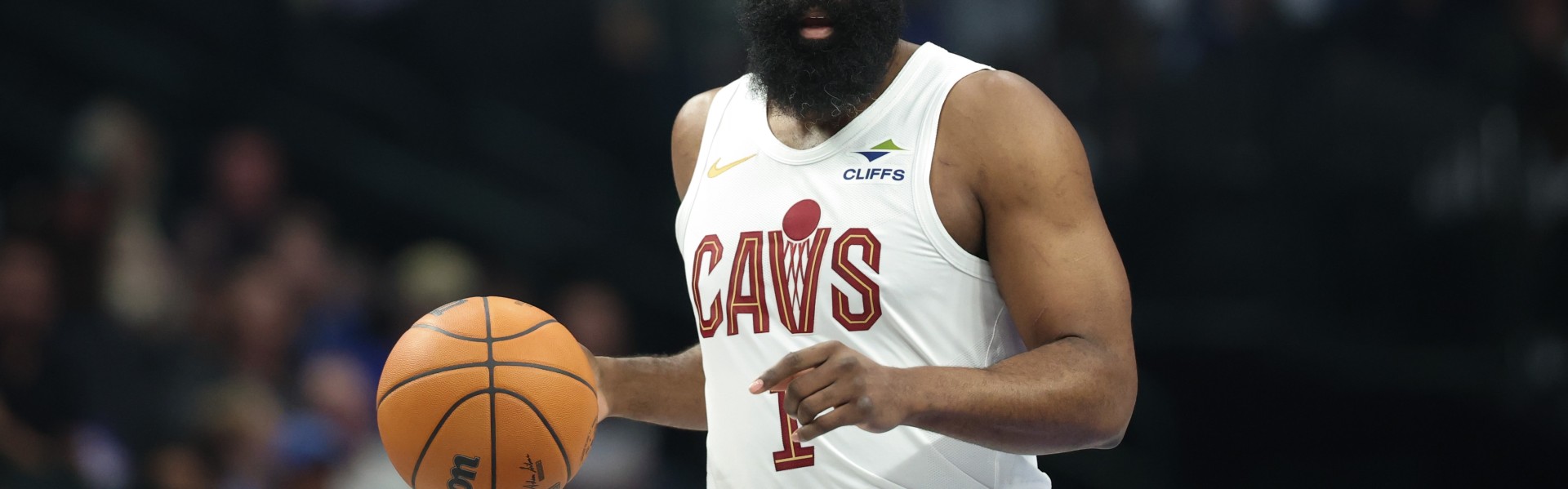 世界杯最新版-12中4且有6失误！骑士队记：哈登整场低迷 加盟骑士以来最烂一场