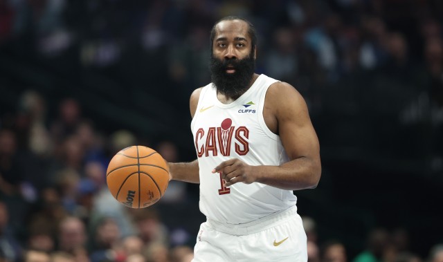 世界杯最新版-12中4且有6失误！骑士队记：哈登整场低迷 加盟骑士以来最烂一场