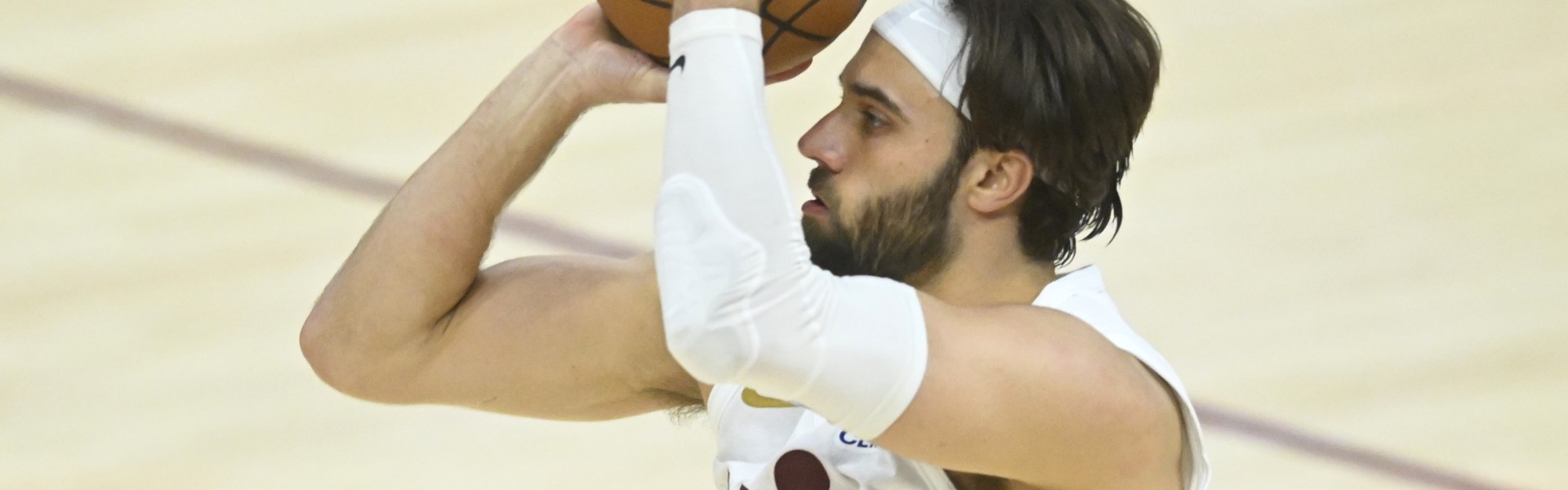 世界杯官网app下载-赛季首秀9中7！斯特鲁斯：超级感恩能来到骑士 我们球迷是最棒的