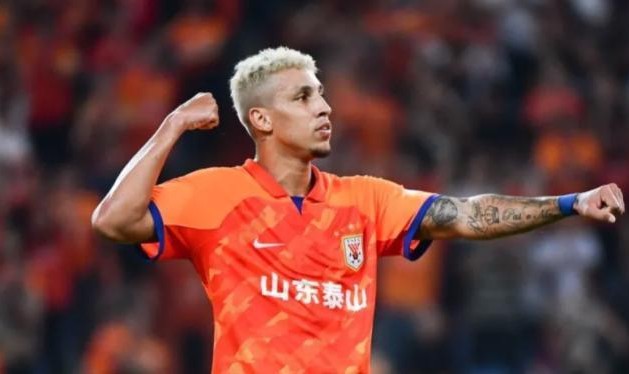 世界杯最新版-他原本是鲁能本土锋线一哥！本赛季却被韩鹏弃用，踢国安枯坐板凳